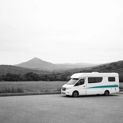 Voyager en Auvergne Rhône Alpes en camping car : itinéraires, aires et conseils d’expert